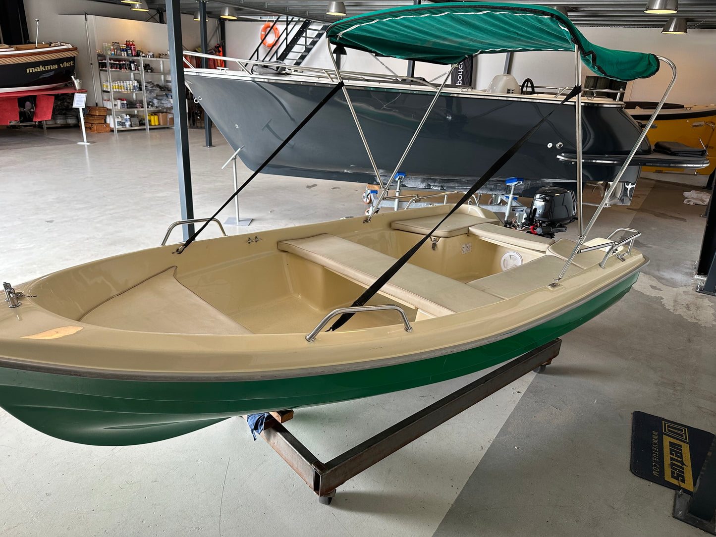Groene console boot met nieuwe Tohatsu 5pk | Direct leverbaar