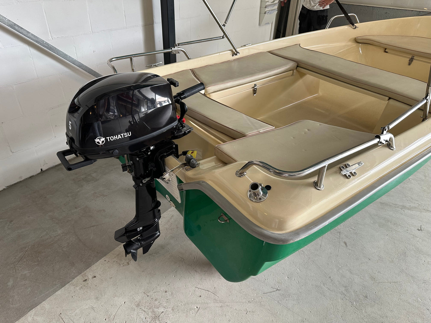 Groene console boot met nieuwe Tohatsu 5pk | Direct leverbaar