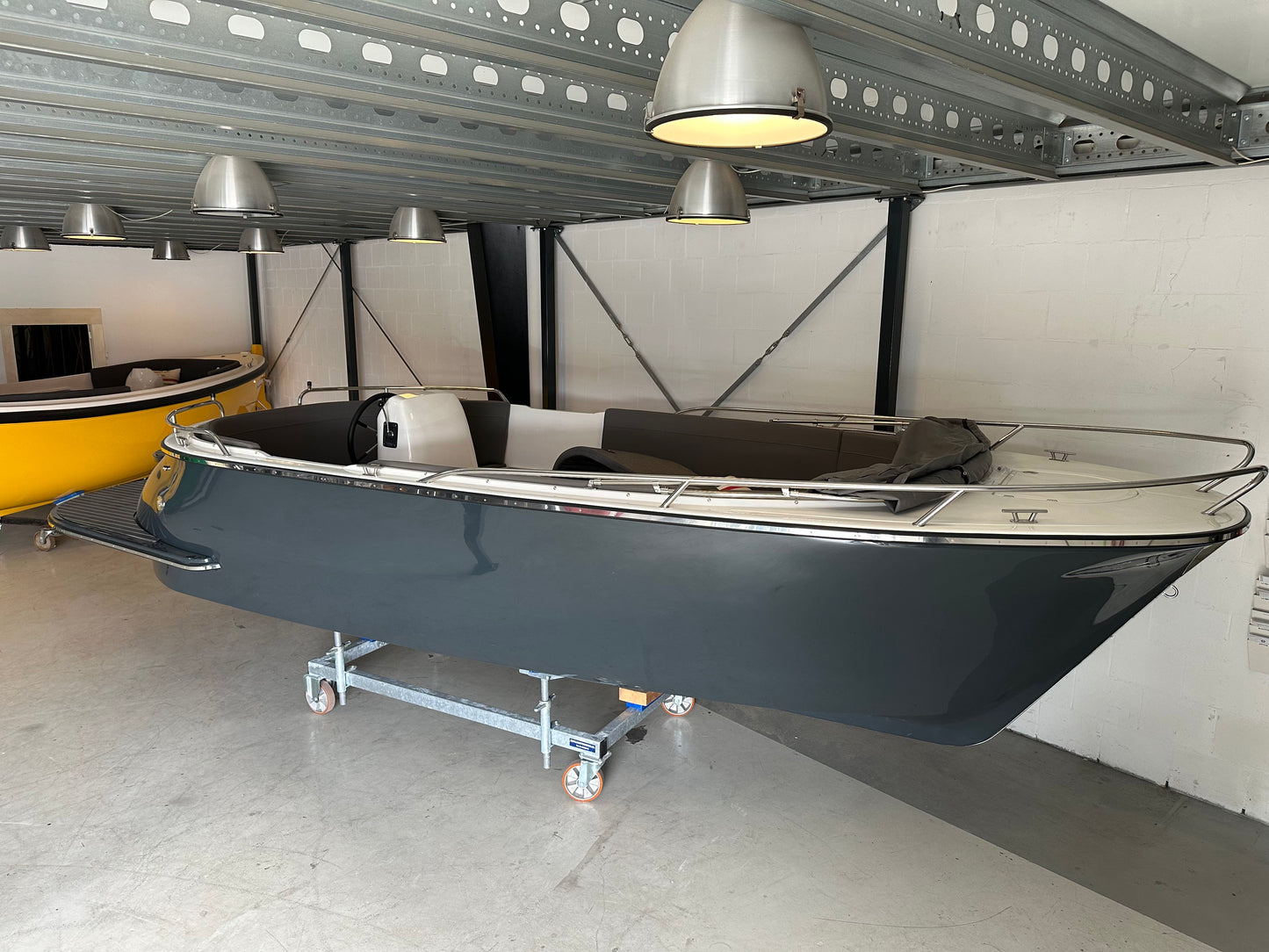 Aanbieding Royal Ruyter 670 Prestige tender inclusief VETUS 28 PK inboard diesel