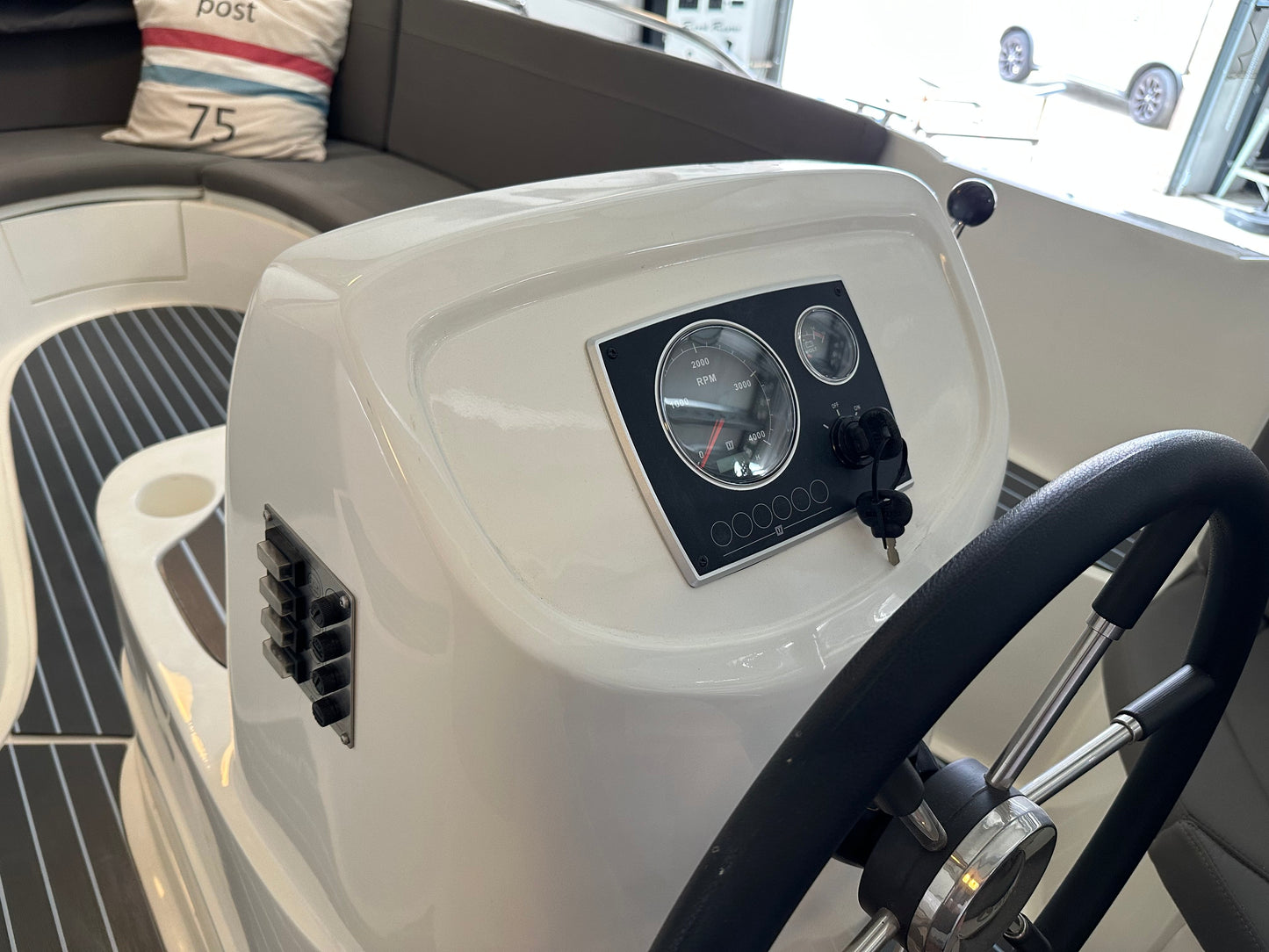 Aanbieding Royal Ruyter 670 Prestige tender inclusief VETUS 28 PK inboard diesel