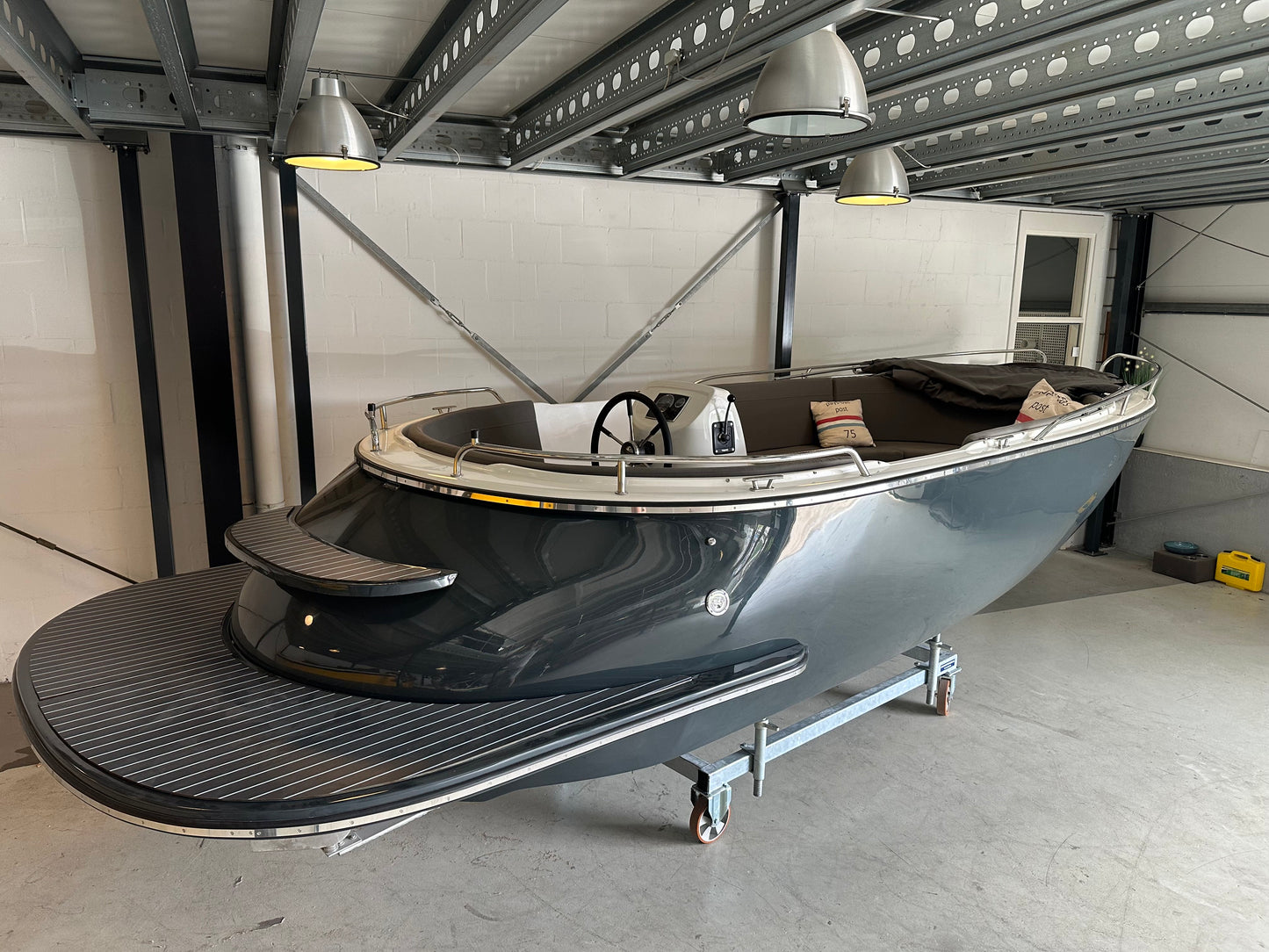 Aanbieding Royal Ruyter 670 Prestige tender inclusief VETUS 28 PK inboard diesel