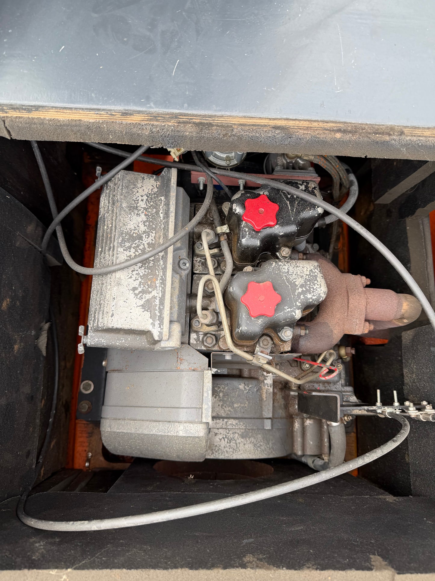 Oud Alblas reddingssloep met 2 cilinder luchtgekoelde dieselmotor