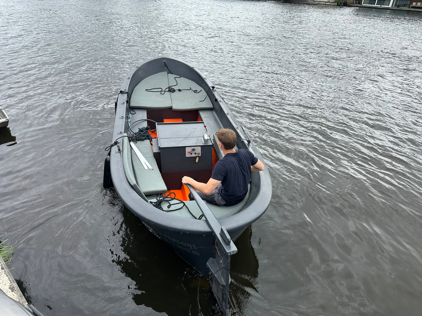 Oud Alblas reddingssloep met 2 cilinder luchtgekoelde dieselmotor