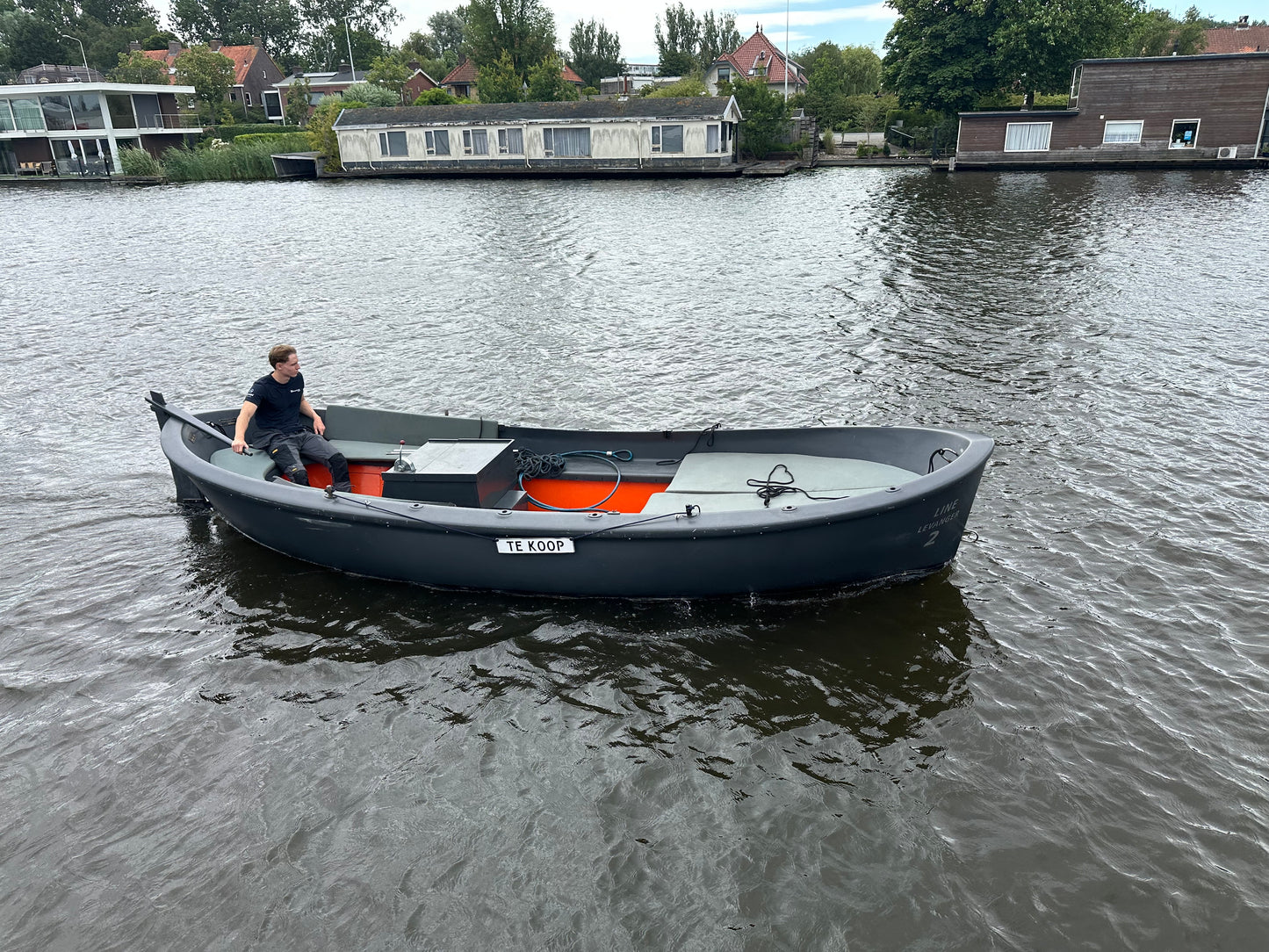Oud Alblas reddingssloep met 2 cilinder luchtgekoelde dieselmotor