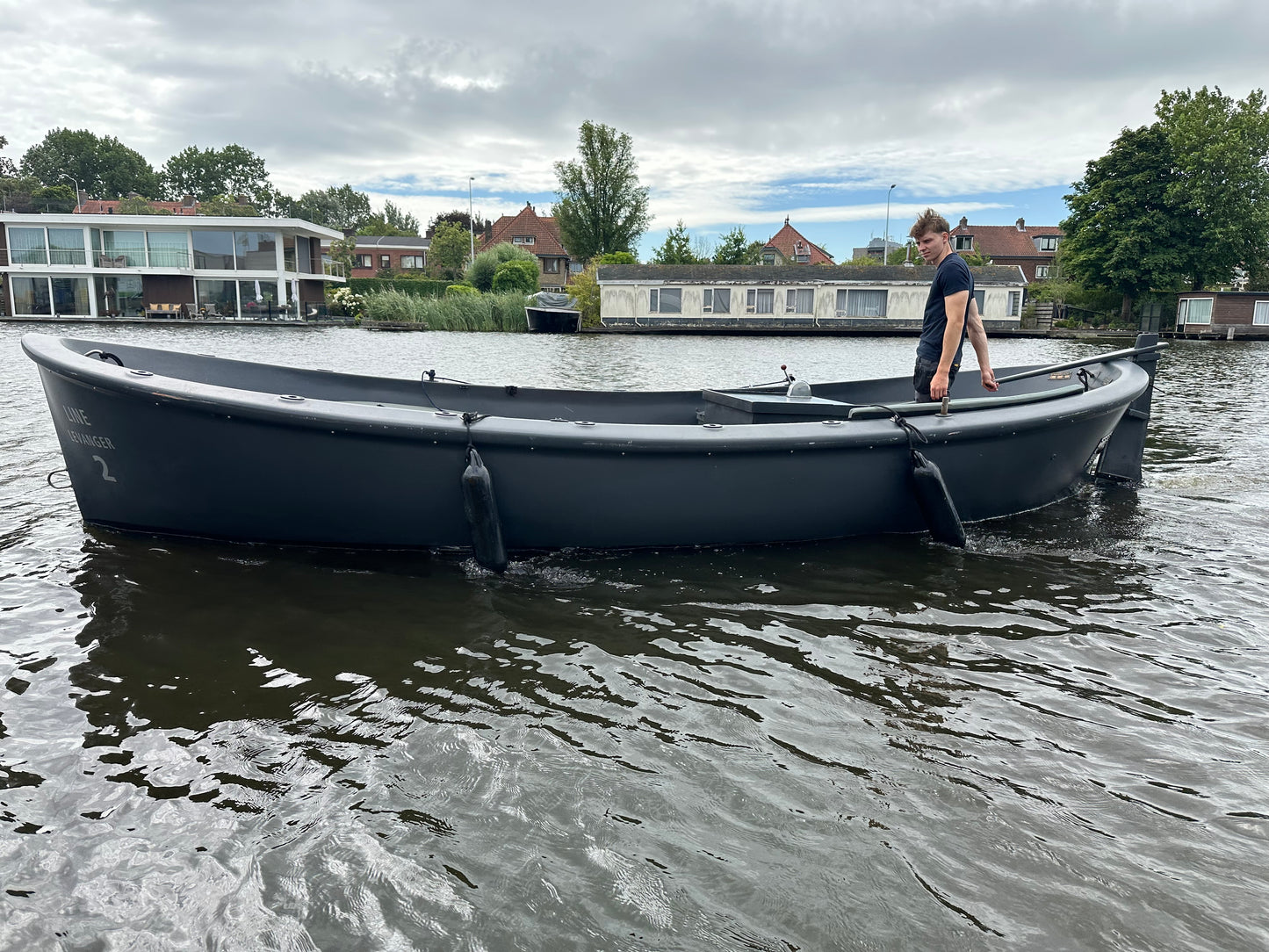 Oud Alblas reddingssloep met 2 cilinder luchtgekoelde dieselmotor